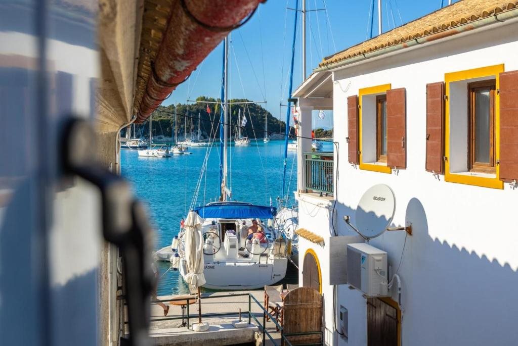 Naslov: Plažna Mezoneta 50m² Lakka Paxoi
