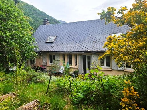 Maison 10 pièces 230 m² · à Saint-Béat-Lez · 230 m² · 260 000 €