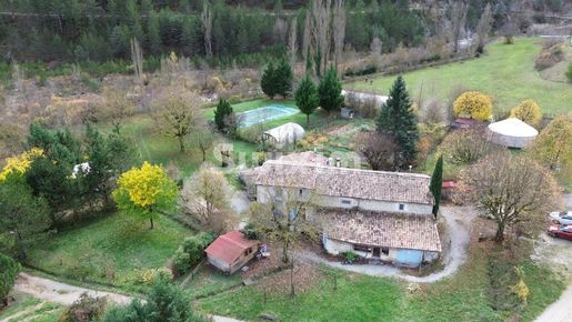 Maison 14 pièces 345 m² · à Saint-Benoit-en-Diois · 345 m² · 875 000 €