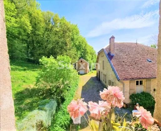 Maison 10 pièces 310 m² · à Rougemont · 310 m² · 200 000 €