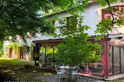 10 pièces 242 m² · à Mouleydier · 242 m² · 297 000 €