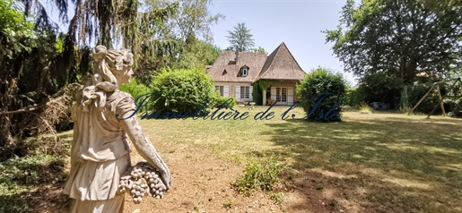 8 pièces 170 m² · à Notre-Dame-de-Sanilhac · 170 m² · 399 000 €