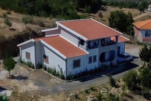 Spacious 4-Bedroom Family Home in Mirandela