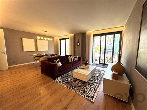 Duplex mobilado no último piso, com duas suítes, no coração do Porto