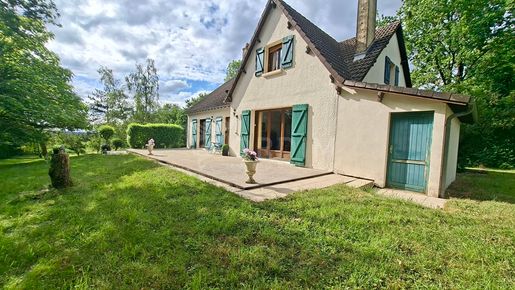 Maison 7 pièces 162 m² · à Saints-en-Puisaye · 162 m² · 169 000 €
