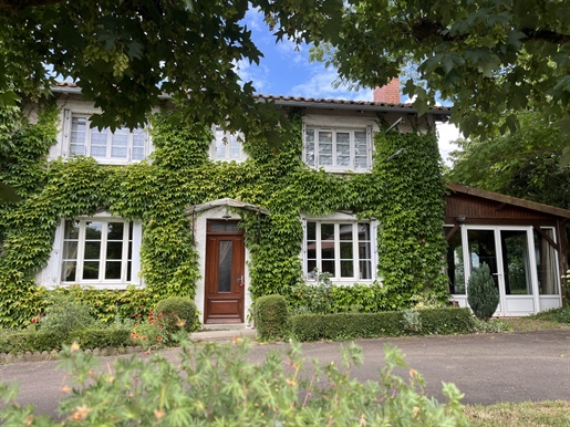 6 pièces 154 m² · à Terres-de-Haute-Charente · 154 m² · 215 250 €
