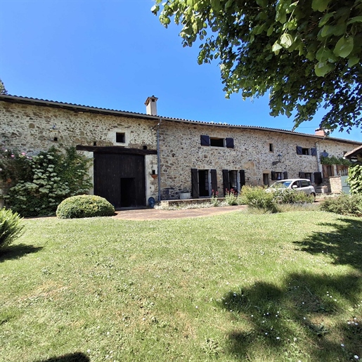5 pièces 196 m² · à Massignac · 196 m² · 286 000 €
