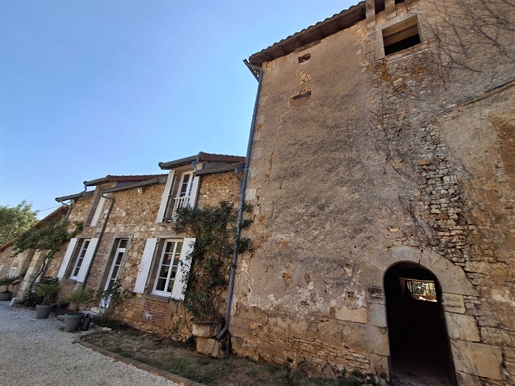 Maison 5 pièces 136 m² · à Chasseneuil-sur-Bonnieure · 136 m² · 323 440 €