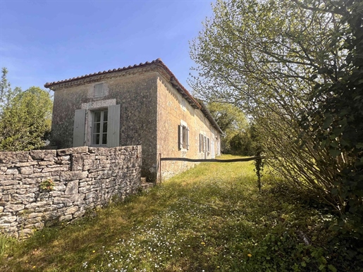 3 pièces 110 m² · à Saint-Claud · 110 m² · 76 000 €