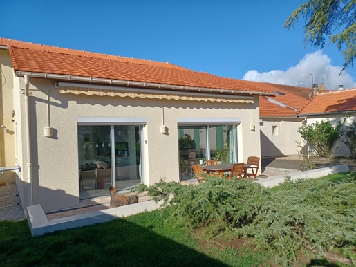 Maison 12 pièces 249 m² · à Terres-de-Haute-Charente · 249 m² · 234 000 €