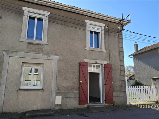 Maison 6 pièces 119 m² · à Terres-de-Haute-Charente · 119 m² · 68 000 €