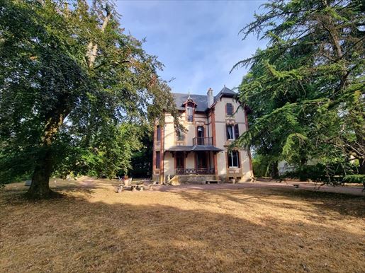 9 pièces 222 m² · à Paray-le-Monial · 222 m² · 416 000 €