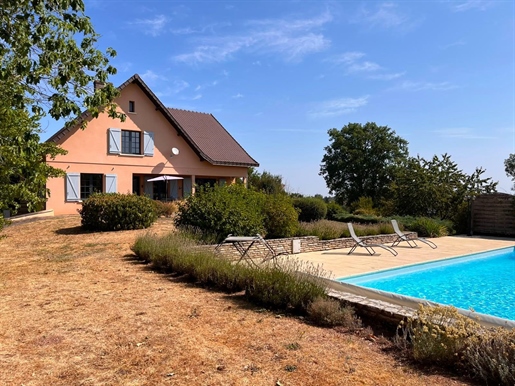 Maison 8 pièces 302 m² · à Montaiguët-en-Forez · 302 m² · 550 000 €