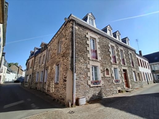 Maison 10 pièces 280 m² · à Ploërmel · 280 m² · 432 600 €