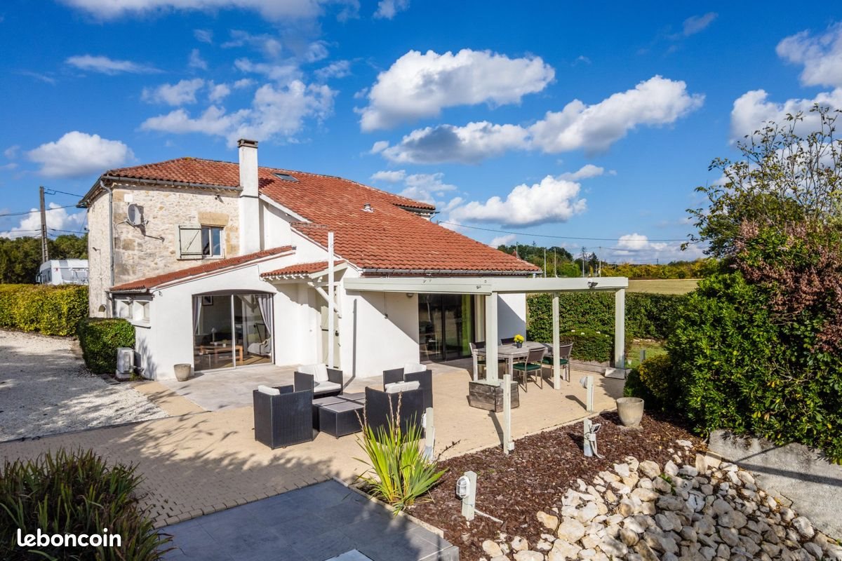Maison 6 pièces 137 m² · à Thézac · 137 m² · 345 000 €