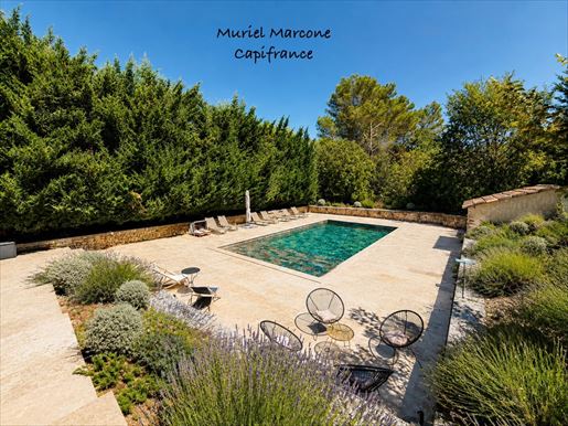Maison 8 pièces 208 m² · à Oppède · 208 m² · 1 080 000 €