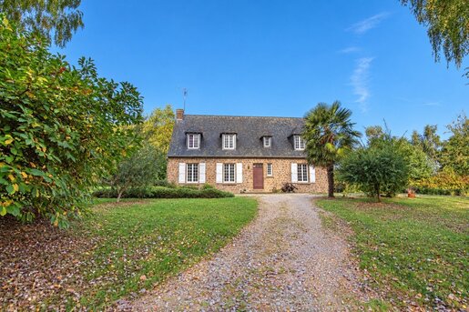 Maison 7 pièces 180 m² · à Châtillon-sur-Colmont · 180 m² · 325 000 €
