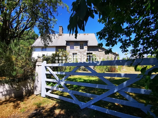 Maison 8 pièces 156 m² · à Saint-Georges-de-Livoye · 156 m² · 265 000 €