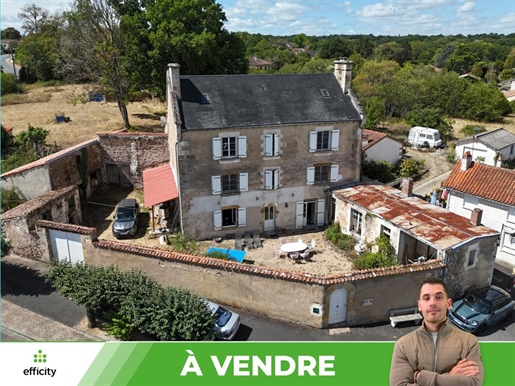 Maison 10 pièces 371 m² · à Availles-Limouzine · 371 m² · 175 000 €