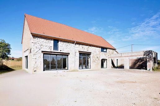 Maison 5 pièces 230 m² · à Auxy · 230 m² · 243 000 €