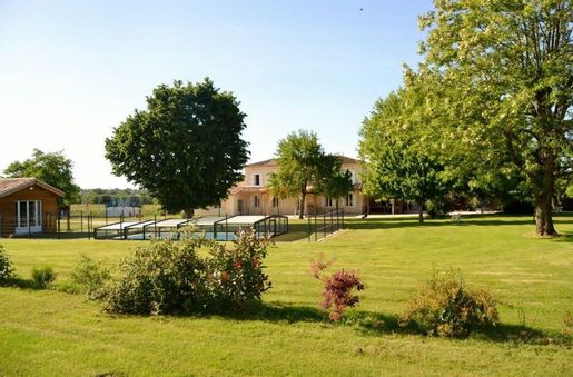 Maison 12 pièces 340 m² · à Périssac · 340 m² · 1 000 000 €