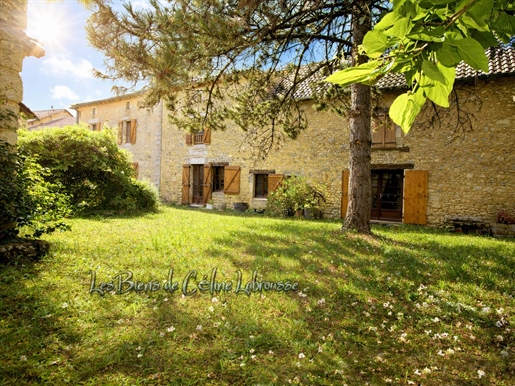 Maison 6 pièces 200 m² · à Négrondes · 200 m² · 128 400 €