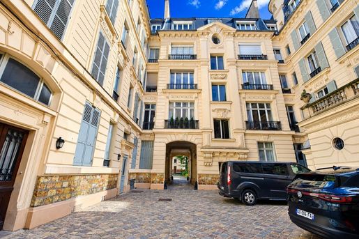 Appartement 6 pièces 153 m² · à Versailles · 153 m² · 1 295 000 €