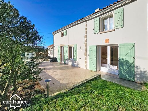 Maison 7 pièces 131 m² · à Argentonnay · 131 m² · 145 000 €