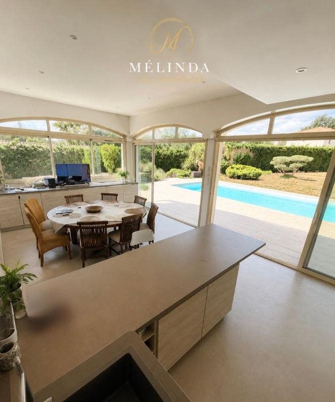 Maison à vendre, 250m², Carbon-Blanc