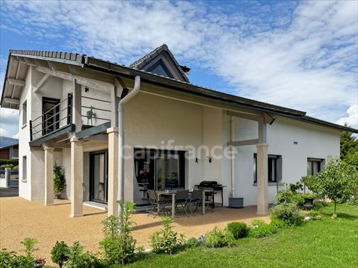 Maison 8 pièces 210 m² · à Prévessin-Moëns · 210 m² · 1 180 000 €