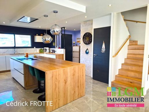 Maison 4 pièces 157 m² · à Châteauneuf-du-Rhône · 157 m² · 320 000 €