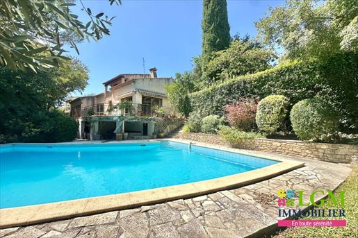 Maison 8 pièces 245 m² · à Nîmes · 245 m² · 767 000 €