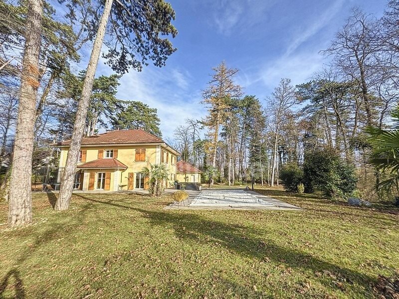 Maison à vendre, 240m², Gex
