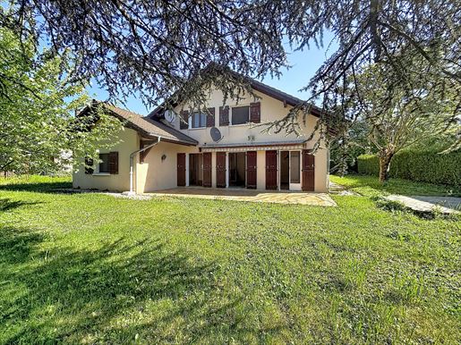 Maison 6 pièces 144 m² · à Saint-Genis-Pouilly · 144 m² · 830 000 €