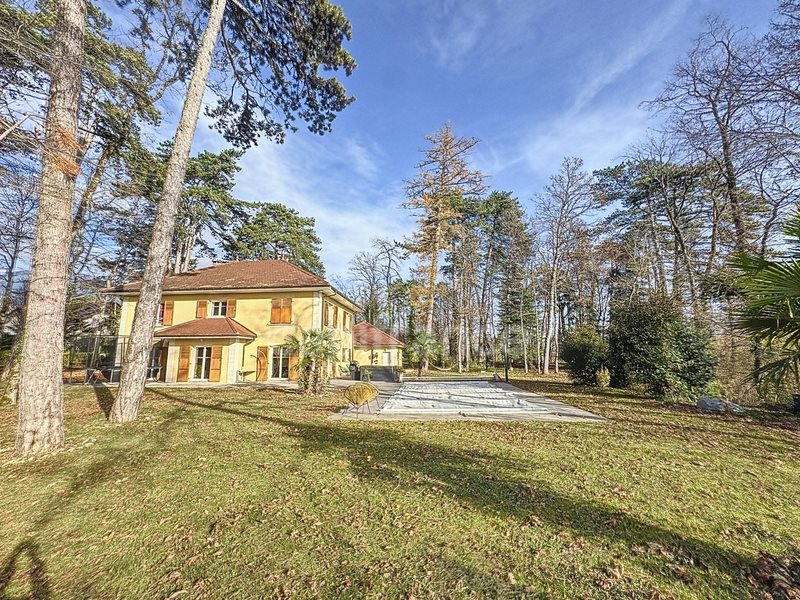 Maison à vendre, 240m², Gex