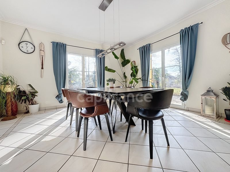 Maison à vendre, 240m², Gex