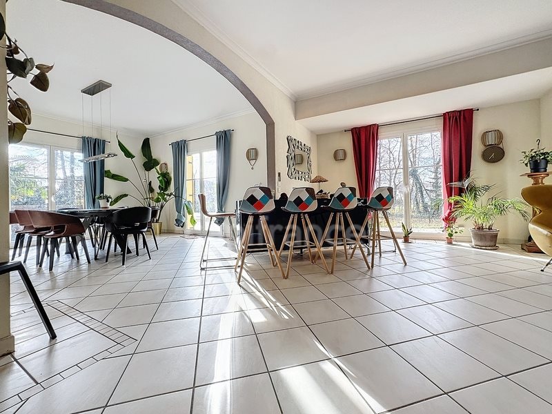 Maison à vendre, 240m², Gex
