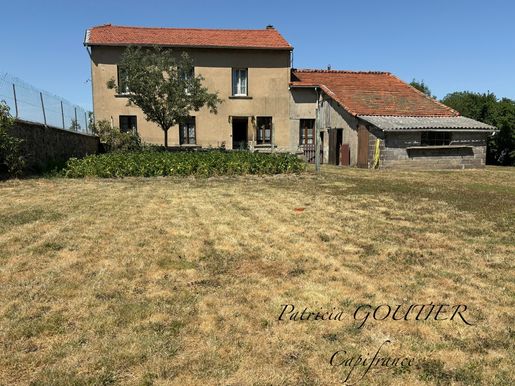 Maison 7 pièces 157 m² · à Saint-Jean-la-Vêtre · 157 m² · 150 000 €