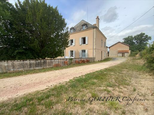 Maison 10 pièces 180 m² · à Saint-Forgeux-Lespinasse · 180 m² · 345 000 €
