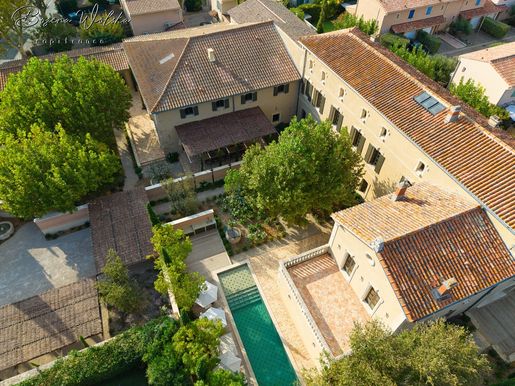 Maison 22 pièces 1300 m² · à Mouriès · 1 300 m² · 12 600 000 €