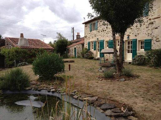 Maison 11 pièces 310 m² à La Taillée