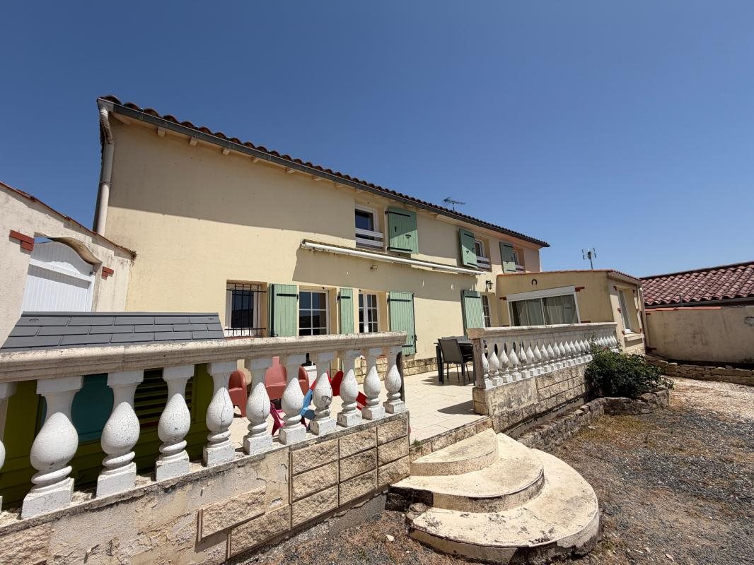 Maison à vendre, 163m², Bessay