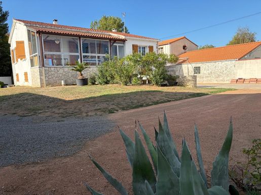 Maison 6 pièces 147 m² · à L'Aiguillon-sur-Mer · 147 m² · 350 000 €