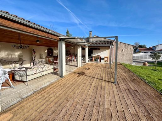 Maison 1 pièce 222 m² · à Saint-Michel-en-l'Herm · 222 m² · 229 500 €