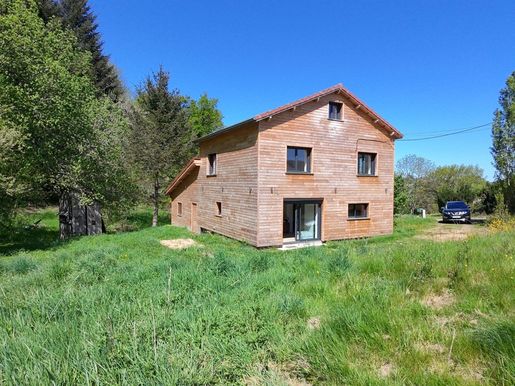 Maison 6 pièces 110 m² · à Poule-les-Écharmeaux · 110 m² · 235 000 €