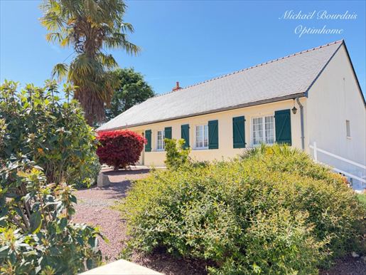 Maison 8 pièces 231 m² · à Le Lude · 231 m² · 245 000 €