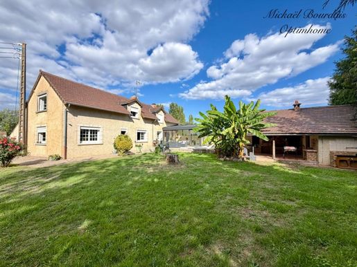 Maison 7 pièces 251 m² · à Sarcé · 251 m² · 288 000 €