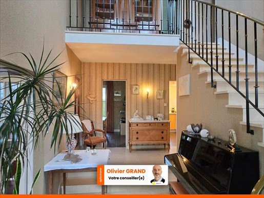Maison 10 pièces 205 m² · à Oradour-sur-Glane · 205 m² · 270 400 €