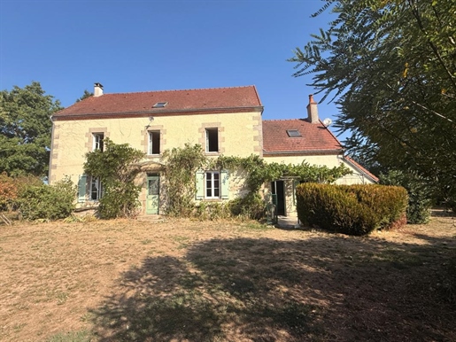 Maison 7 pièces 284 m² · à Chéniers · 284 m² · 197 000 €