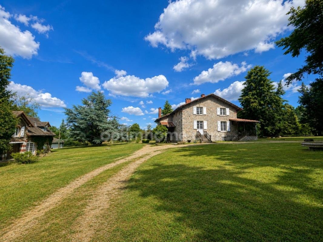 Maison à vendre, 231m², Chabanais